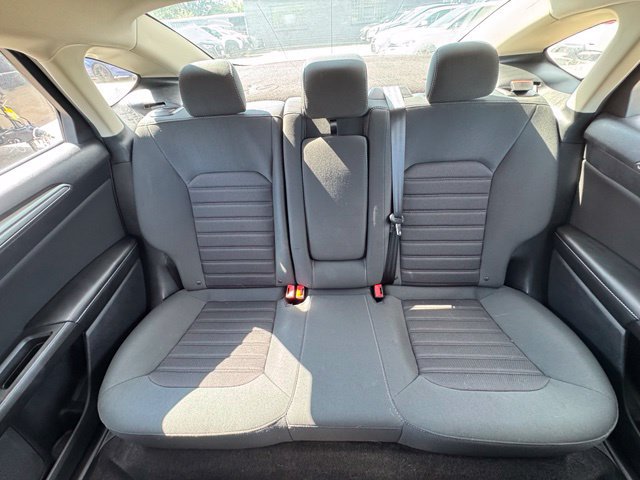 Used 2020 Ford Fusion SE FWD image 15