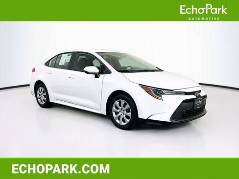 Used 2025 Toyota Corolla LE FWD image 1