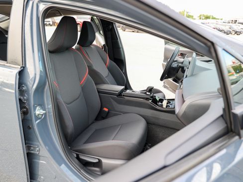 Used 2025 Toyota Prius Plug-In Hybrid FWD image 34