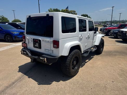 Used 2015 Jeep Wrangler Unlimited Sahara w/ Connectivity Group AWD/4WD image 6
