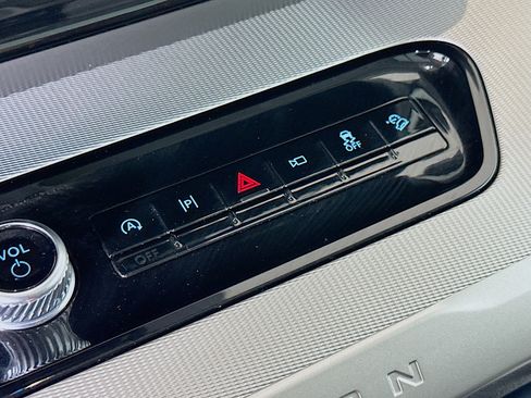 Used 2025 Ford Expedition Active AWD/4WD image 26