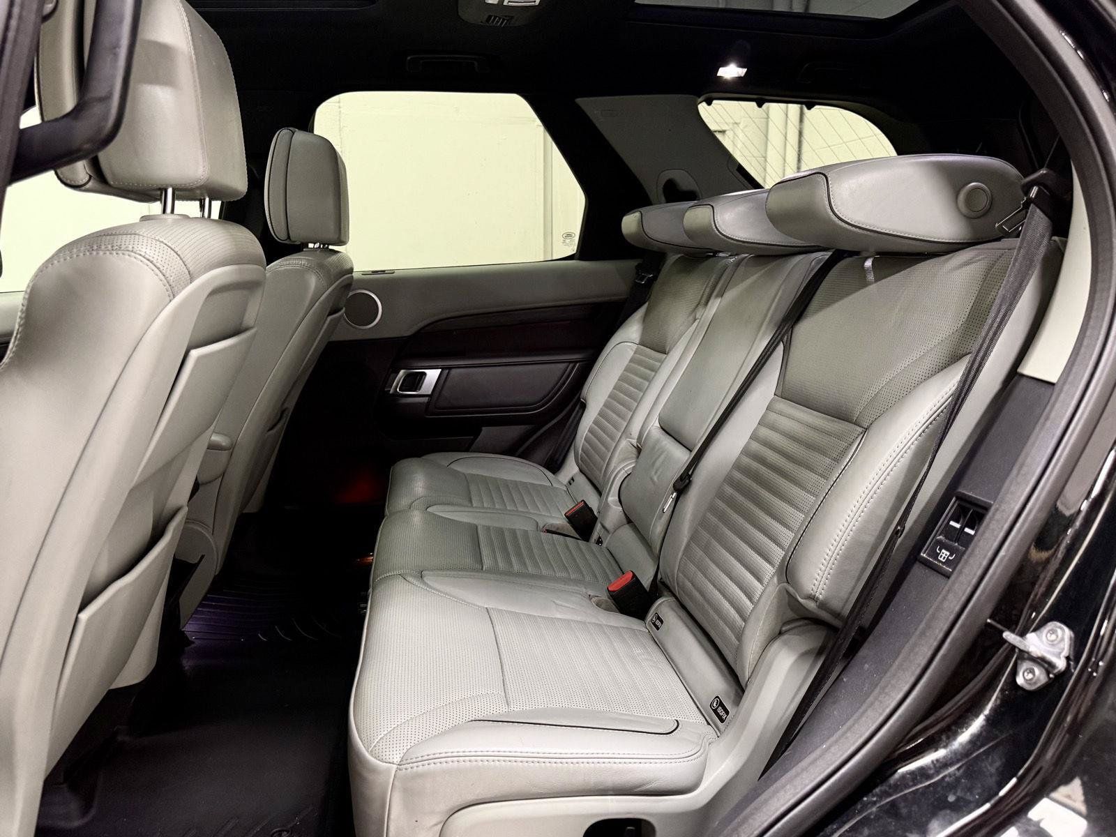 Used 2017 Land Rover Discovery HSE Luxury AWD/4WD image 18