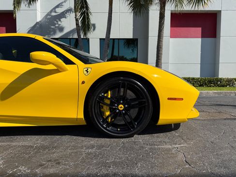 Used 2018 Ferrari 488 Spider image 4