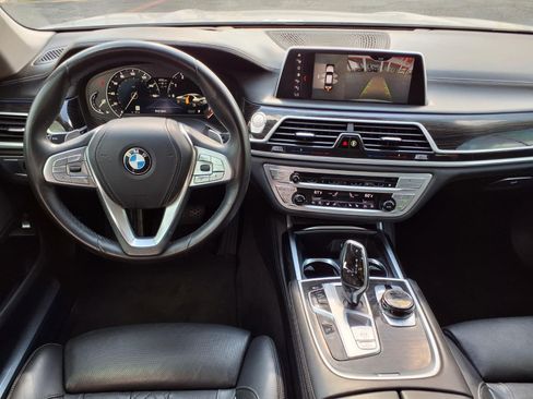 Used 2019 BMW 750i w/ Executive Package RWD image 12