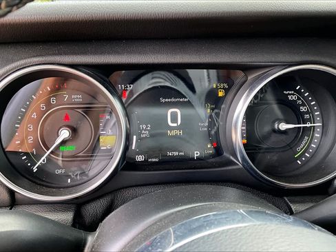 Used 2021 Jeep Wrangler Unlimited Sahara w/ Cold Weather Group AWD/4WD image 24