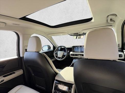 Used 2025 Lincoln Aviator AWD image 21