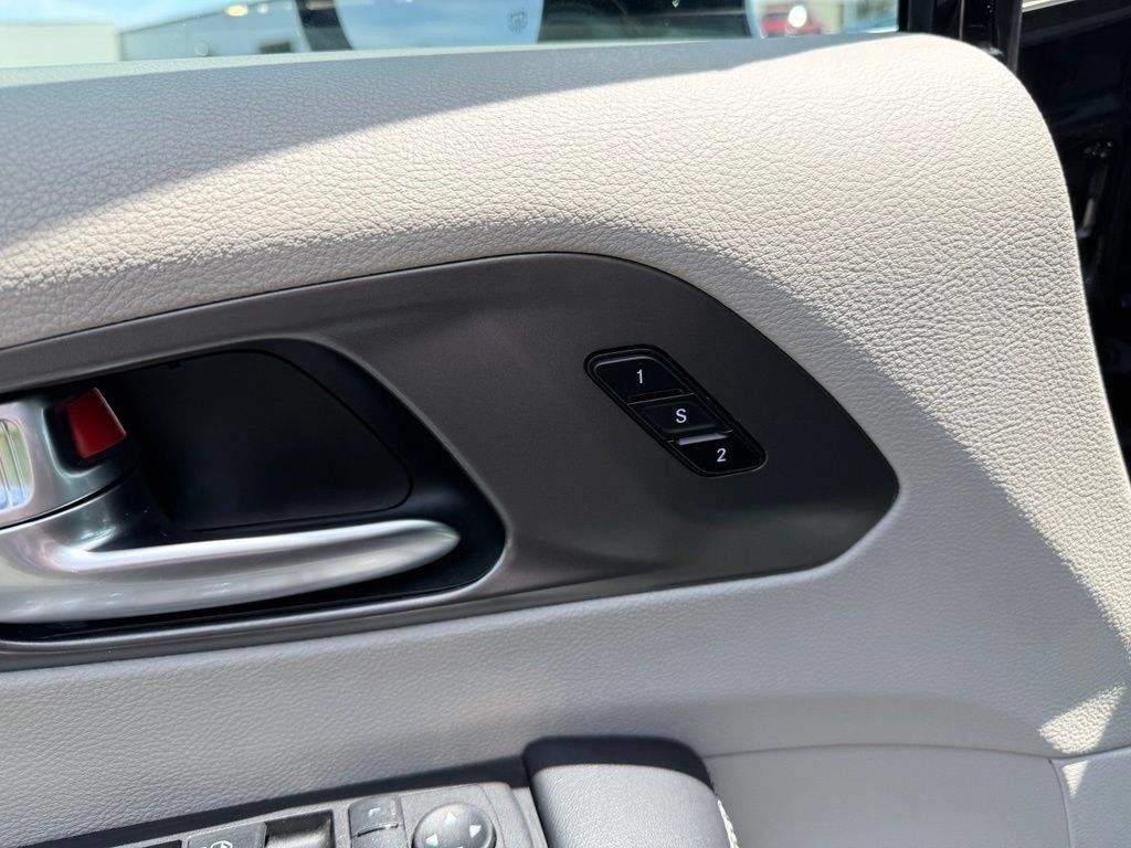 Used 2024 Chrysler Pacifica Touring-L FWD image 26