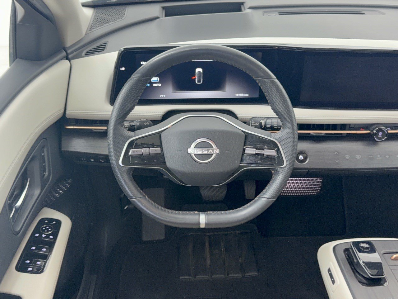 Used 2023 Nissan Ariya AWD image 10