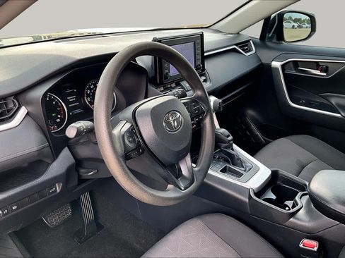 Used 2019 Toyota RAV4 XLE w/ Convenience Package FWD image 18