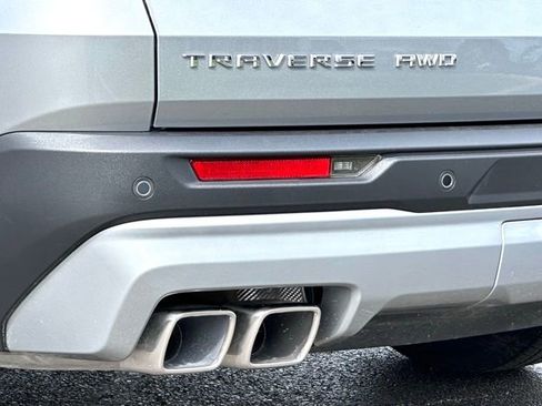 Used 2024 Chevrolet Traverse LT image 9