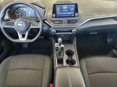 Used 2025 Nissan Altima 2.5 SV FWD image 13