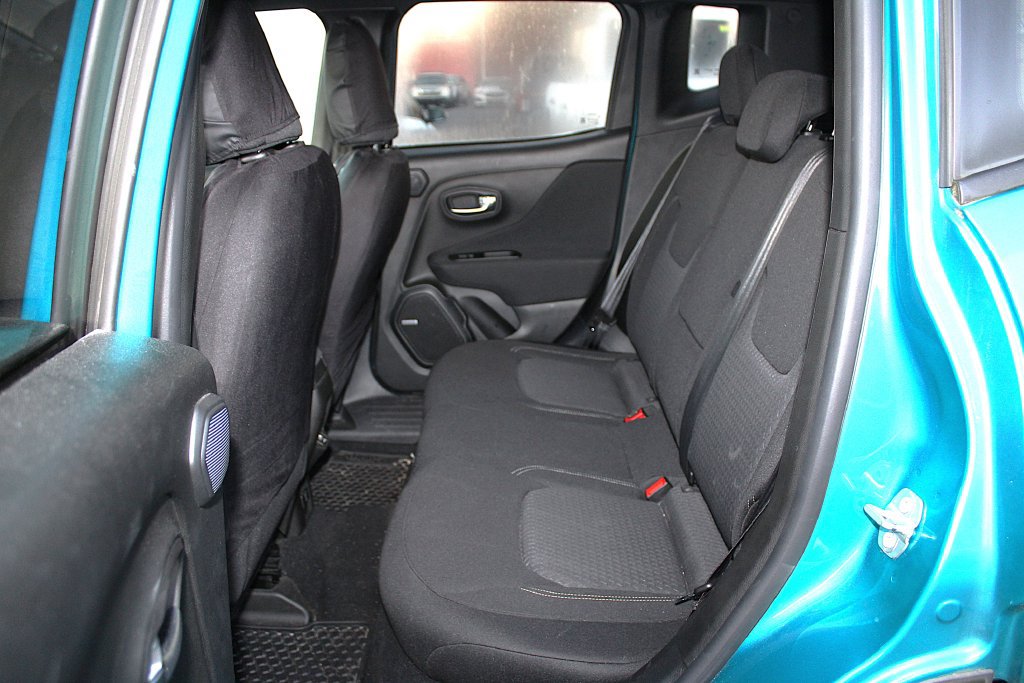 Certified 2021 Jeep Renegade Latitude w/ Sun & Sound Group AWD/4WD image 6