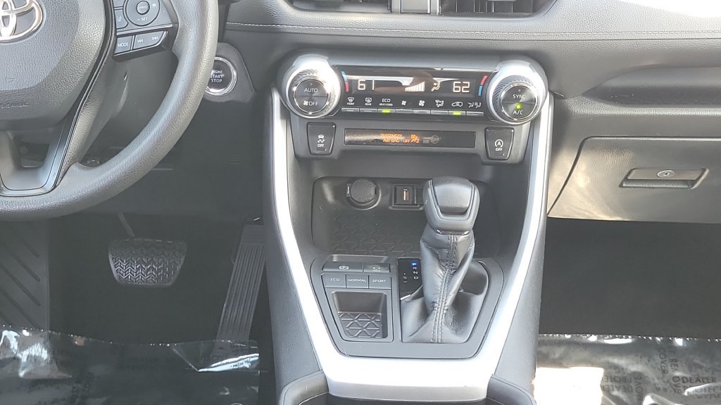 Used 2022 Toyota RAV4 XLE FWD image 14