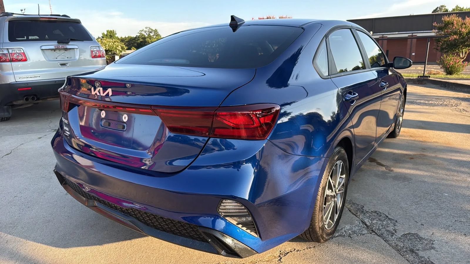 Used 2024 Kia Forte LXS w/ LXS Technology Package FWD image 5