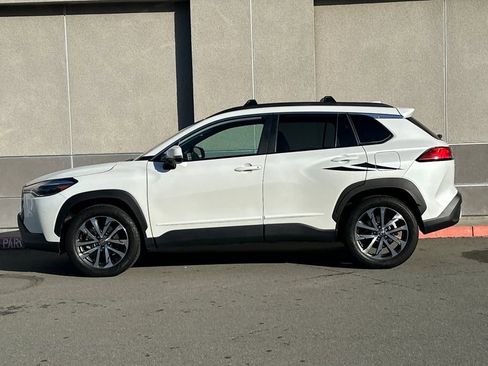 Used 2023 Toyota Corolla Cross XLE w/ Convenience Package image 7