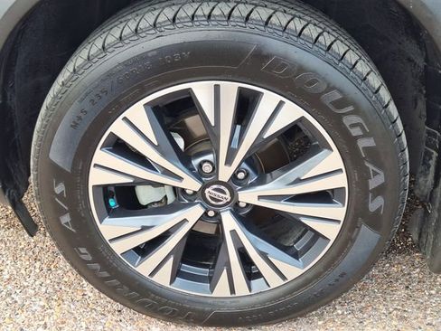 Certified 2021 Nissan Rogue SV w/ Premium Package FWD image 33