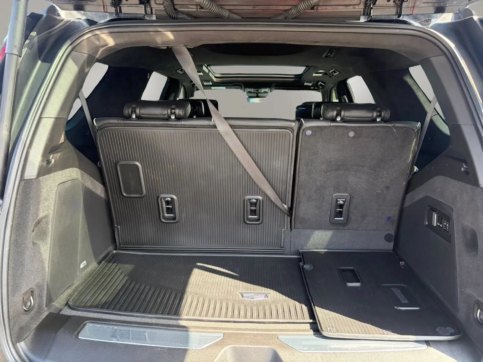 Used 2023 Cadillac Escalade Sport Platinum w/ LPO, ONYX Package AWD/4WD image 30