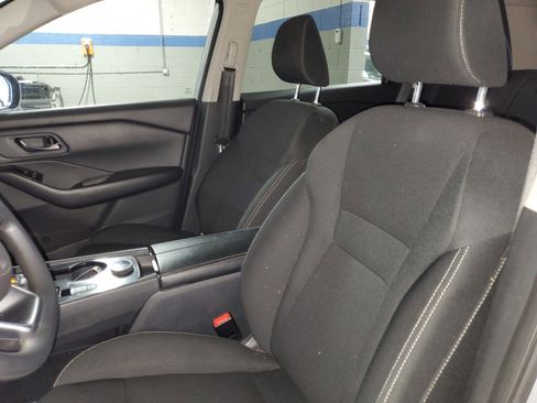 Used 2024 Nissan Rogue S AWD/4WD image 16