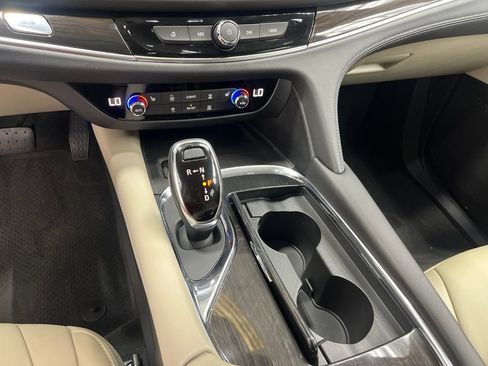 Used 2019 Buick Enclave Essence FWD image 23