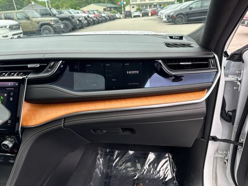 Certified 2023 Jeep Grand Cherokee L Summit AWD/4WD image 32