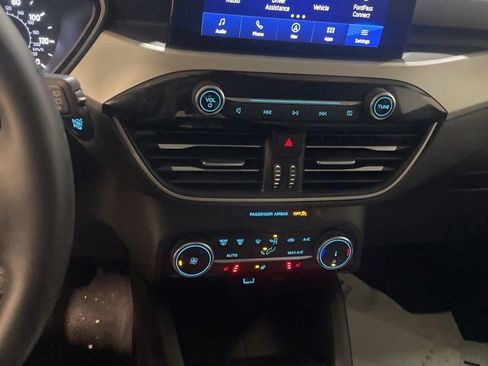 Used 2022 Ford Escape SE w/ SE Sport Appearance Package image 19