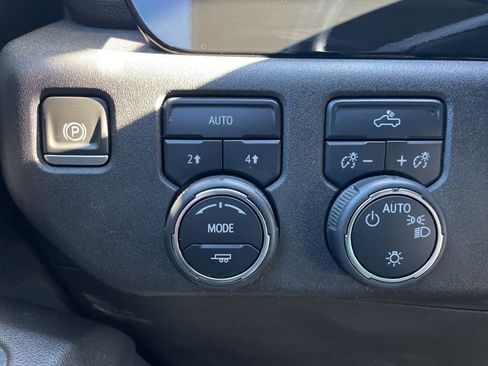 Used 2023 Chevrolet Silverado 1500 LT AWD/4WD image 27