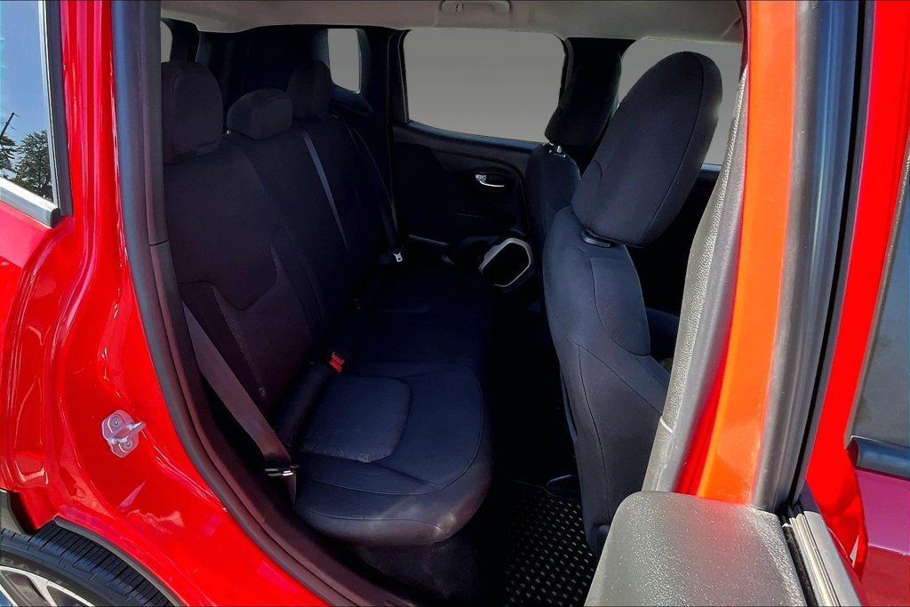 Used 2017 Jeep Renegade Latitude w/ Cold Weather Group AWD/4WD image 16