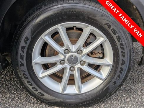 Used 2019 Dodge Grand Caravan SXT image 27