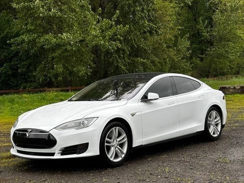 Used 2015 Tesla Model S 70D image 7