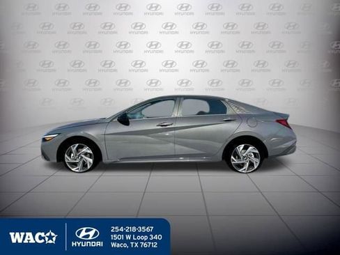 Used 2025 Hyundai Elantra Sport image 3