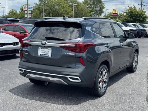Certified 2021 Kia Seltos SX w/ SX Sunroof Package AWD/4WD image 3