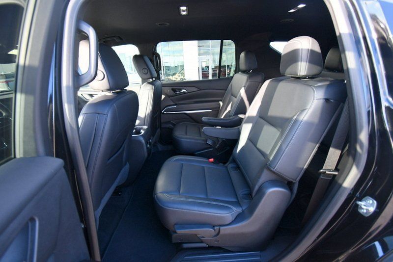 Used 2025 Chevrolet Traverse LT AWD/4WD image 14