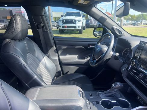 Used 2022 Toyota Highlander XSE image 10