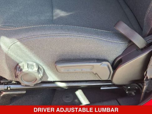 Used 2025 Jeep Wrangler Unlimited Sahara AWD/4WD image 16
