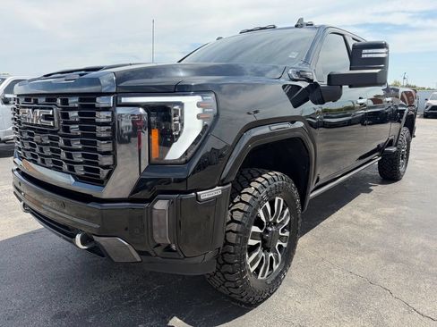 Used 2024 GMC Sierra 2500 Denali Ultimate AWD/4WD image 4