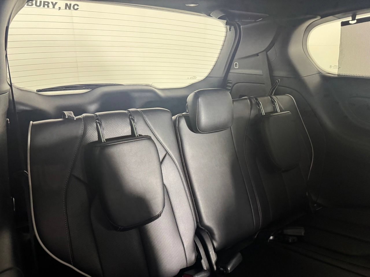 Used 2025 Chrysler Pacifica Limited FWD image 32