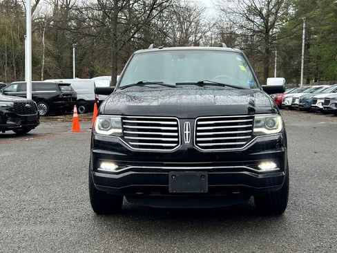 Used 2016 Lincoln Navigator Select RWD image 2