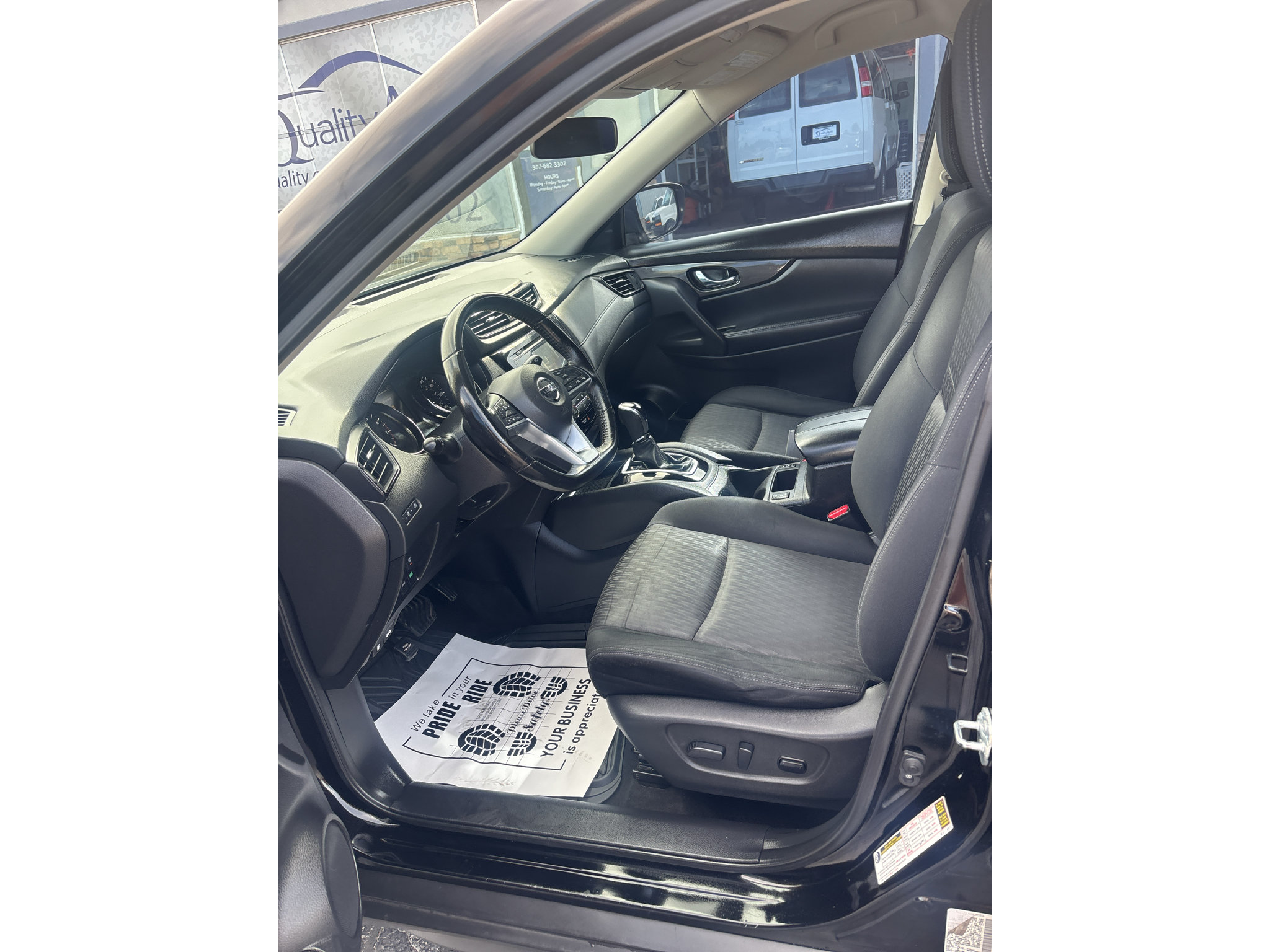 Used 2017 Nissan Rogue SV FWD image 10