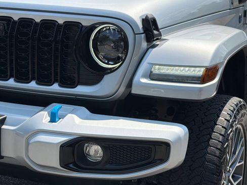 Used 2024 Jeep Wrangler High Altitude AWD/4WD image 10