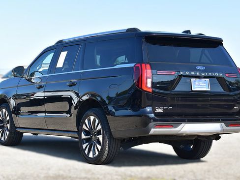 Used 2025 Ford Expedition Max Platinum w/ Driver's Package AWD/4WD image 9