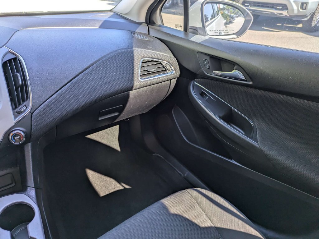 Used 2017 Chevrolet Cruze LS FWD image 16