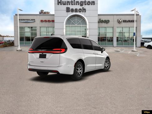 New 2026 Chrysler Pacifica Select image 7