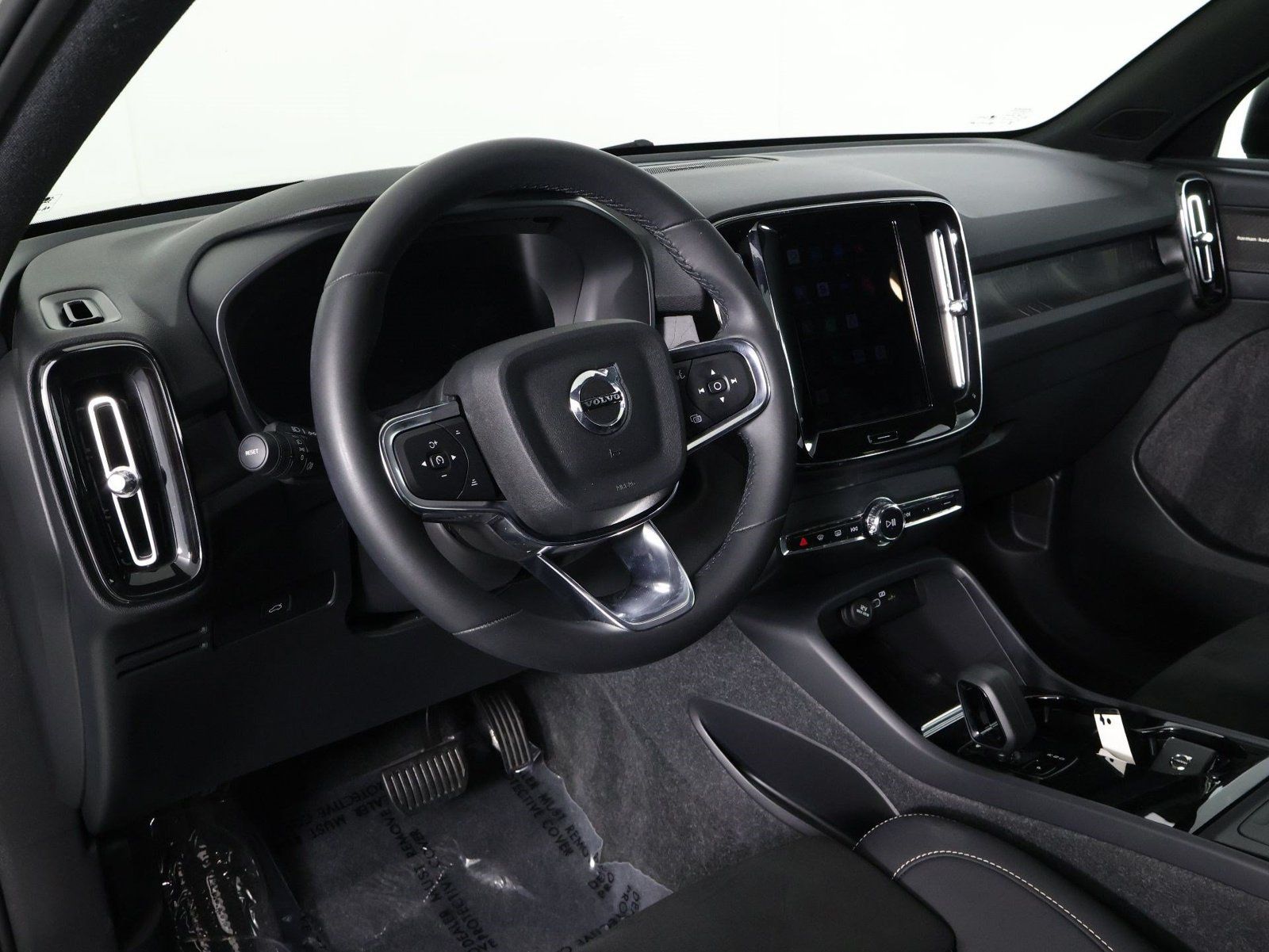 Used 2023 Volvo C40 P8 Recharge Ultimate AWD/4WD image 14