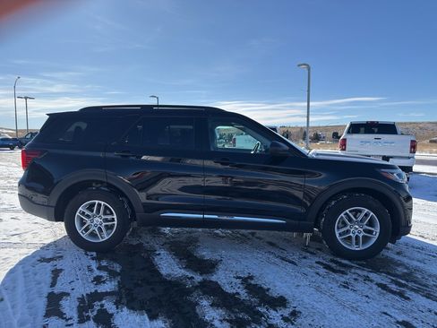Used 2025 Ford Explorer Active image 4