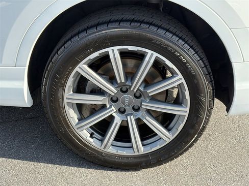 Used 2018 Audi Q7 3.0T Prestige w/ Prestige Package image 20