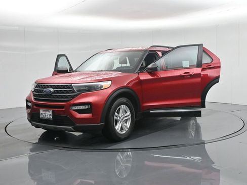 Certified 2023 Ford Explorer XLT w/ Equipment Group 202A image 33