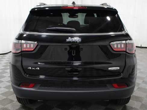 Used 2025 Jeep Compass Latitude AWD/4WD image 28