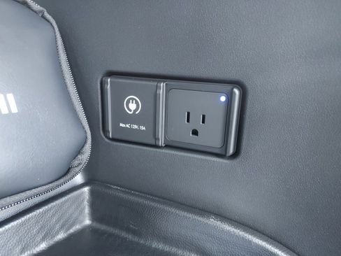 New 2026 Hyundai Ioniq 9 Limited image 16