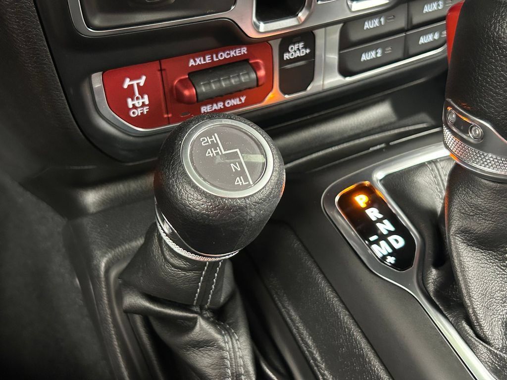 Used 2024 Jeep Gladiator Mojave AWD/4WD image 32