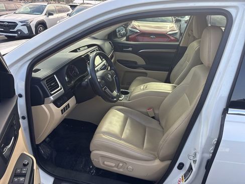 Used 2019 Toyota Highlander Limited image 9